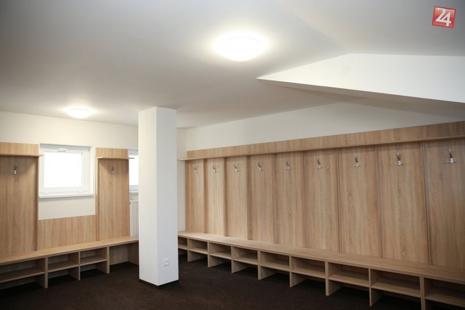 Ilustračný obrázok k článku Rekonštrukcia futbalového štadióna v Malackách je v polčase