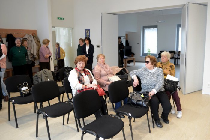 Ilustračný obrázok k článku Obyvatelia Očovej sa tešili na komunitné centrum: Stavať sa NEBUDE, aký je dôvod?