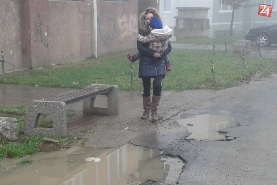 Ilustračný obrázok k článku Nové lavičky v Považskej zabávali internet: Čo na to radnica? FOTO