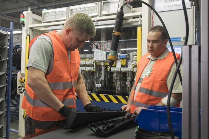 Ilustračný obrázok k článku SVET O SLOVENSKU: Ficova nočná šichta je dobrý ťah