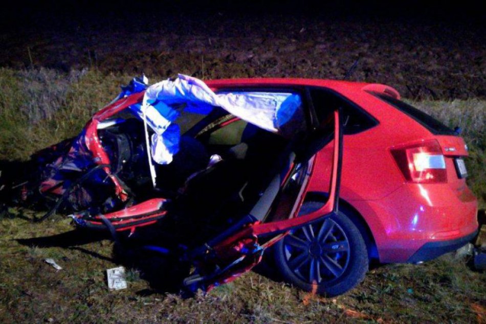 Ilustračný obrázok k článku FOTO z miesta tragickej nehody pri Revúcej. Po zrážke kamióna s autom vyhasol život