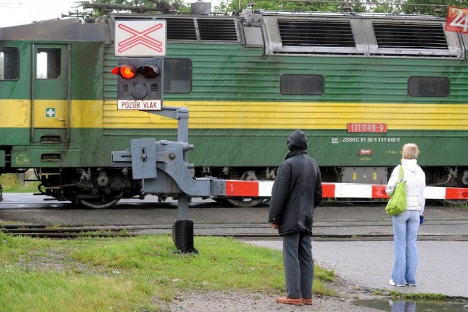 Ilustračný obrázok k článku Železničiari RADIA: 10 zásad ako sa správať na priecestiach