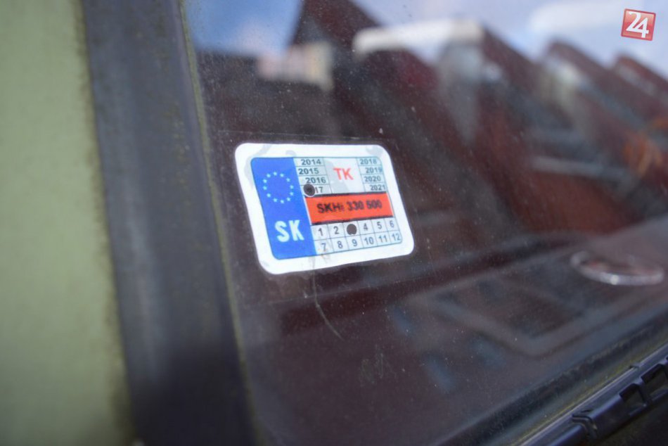 Ilustračný obrázok k článku Autovraky na Vlčincoch: Dokedy budú zaberať parkovacie miesta?