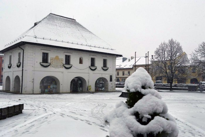 Ilustračný obrázok k článku FOTO: Rajec pod bielou perinou, Perinbaba nešetrí