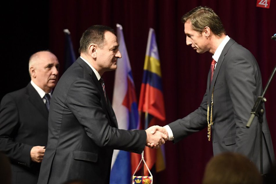 Ilustračný obrázok k článku Výmena stráží: Predseda PSK a 62 poslancov zložilo slávnostný sľub