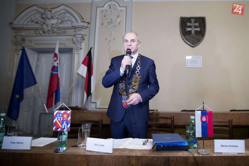 Ilustračný obrázok k článku BBSK chce dobiehať rozvoj. Pomôžu mu experti Európskej komisie a Svetovej banky