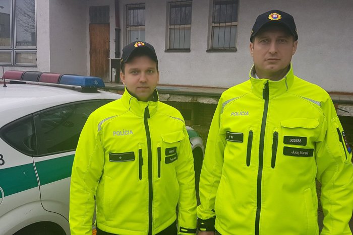 Ilustračný obrázok k článku Považskobystrickí dopraváci, palec hore! Namiesto pokuty rýchla cesta do nemocnice