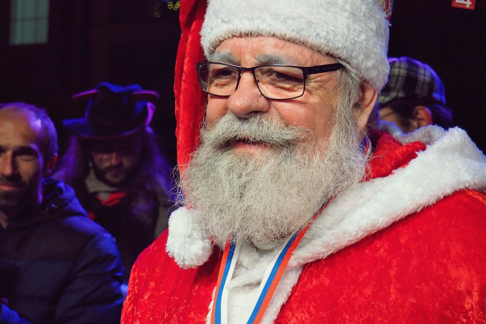 Ilustračný obrázok k článku Vaše deti by tam nemali chýbať: Vianočný stromček rozsvieti v Rožňave Mikuláš