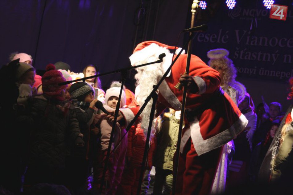 Ilustračný obrázok k článku Nové Zámky navštívil Mikuláš: S primátorom rozsvietili Hlavné námestie, FOTO