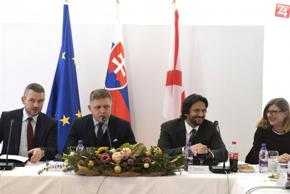 Ilustračný obrázok k článku FOTO: Fico a spol. rokovali v Revúcej. Chcú si posvietiť na plnenie akčných plánov