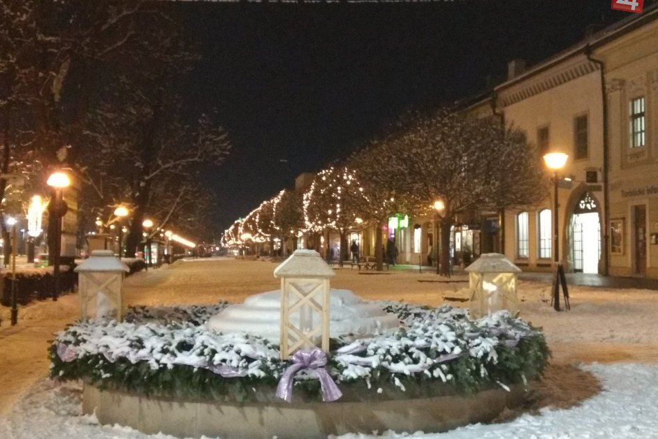 Ilustračný obrázok k článku Už púta naše pohľady: Vianočná výzdoba v Spišskej zachytená objektívom