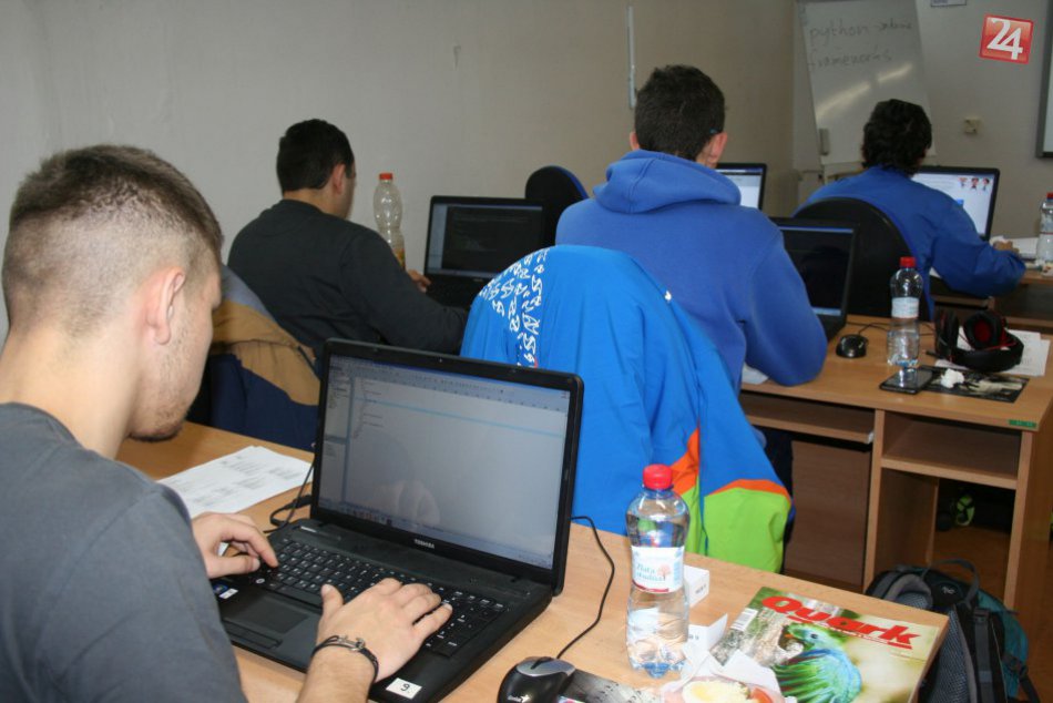 Ilustračný obrázok k článku FOTO: Skvelý úspech mladých bystrických programátorov. Získali všetky prvé miesta