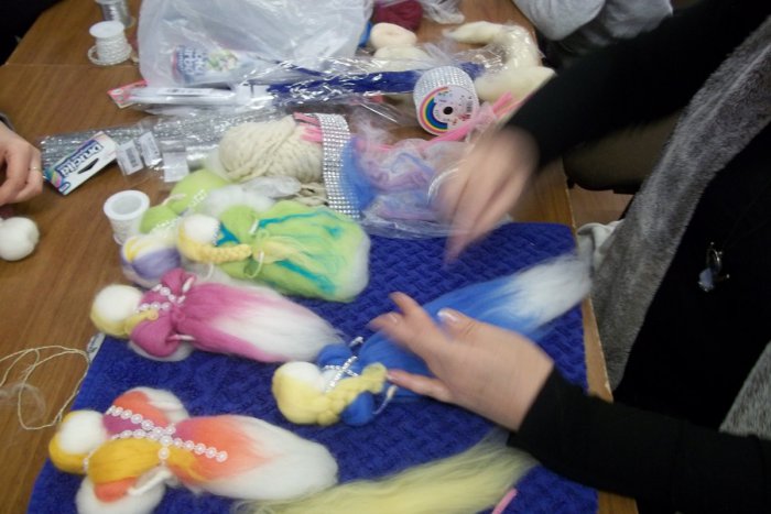 Ilustračný obrázok k článku Workshop počas vianočných trhov: Šikovné ruky sa činili, FOTO