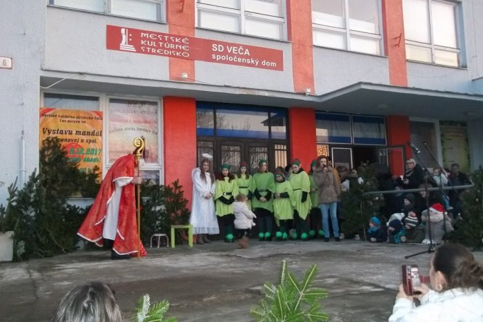 Ilustračný obrázok k článku Začali sa Večianske vianočné trhy: Nachystaný je bohatý program, FOTO