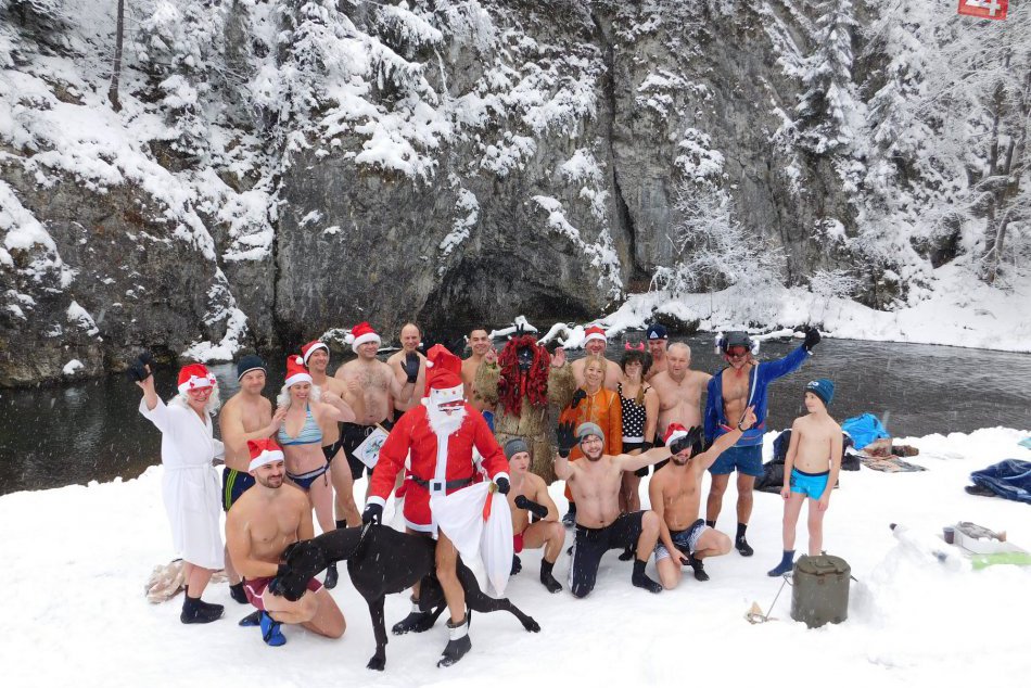 Ilustračný obrázok k článku V Slovenskom raji bolo poriadne veselo: Otužilci oslavovali Mikuláša, FOTO