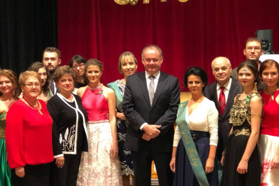 Ilustračný obrázok k článku Prešovskí gymnazisti zažili prekvapenie ako hrom: Na ich stužkovú zavítal prezident