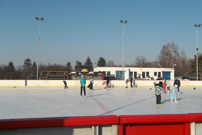 Ilustračný obrázok k článku V Šali otvorili zimný štadión: Pozrite si časový harmonogram aj ceny vstupného