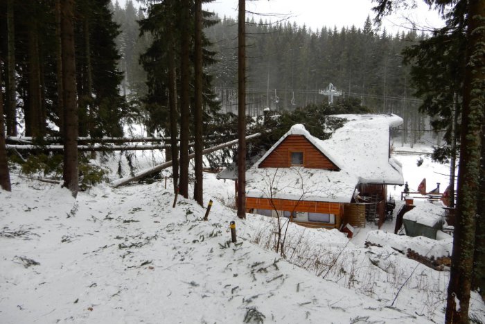 Ilustračný obrázok k článku Cesta do doliny je neprejazdná: Stredisko Jasná je bez prúdu