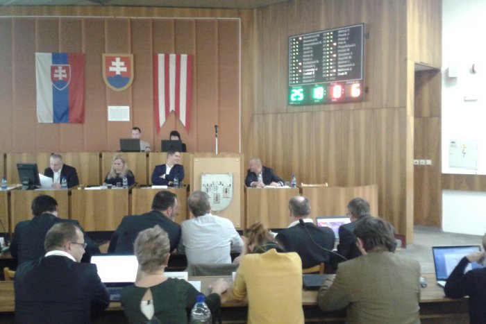 Ilustračný obrázok k článku Primátor Janas zvoláva poslancov do lavíc: O čom sa má hlasovať?