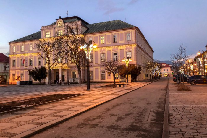 Ilustračný obrázok k článku Zábery plné vianočnej atmosféry: Mikulášske námestie, aké by mohlo byť celý rok