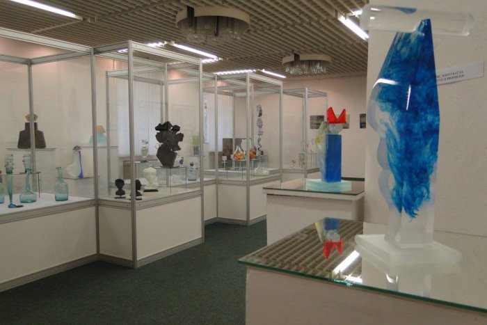 Ilustračný obrázok k článku Umenie skla vychádza aj v krásnej publikácii, zachová sa bohatá história regiónu