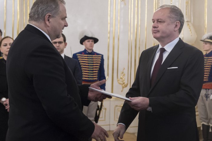 Ilustračný obrázok k článku Veľká česť pre Mikulášana Duriša (51): Prezident ho menoval za ústavného sudcu