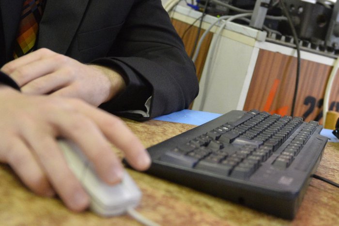 Ilustračný obrázok k článku Menej papierovania: Školy budú sledovať údaje o žiakoch už len elektronicky