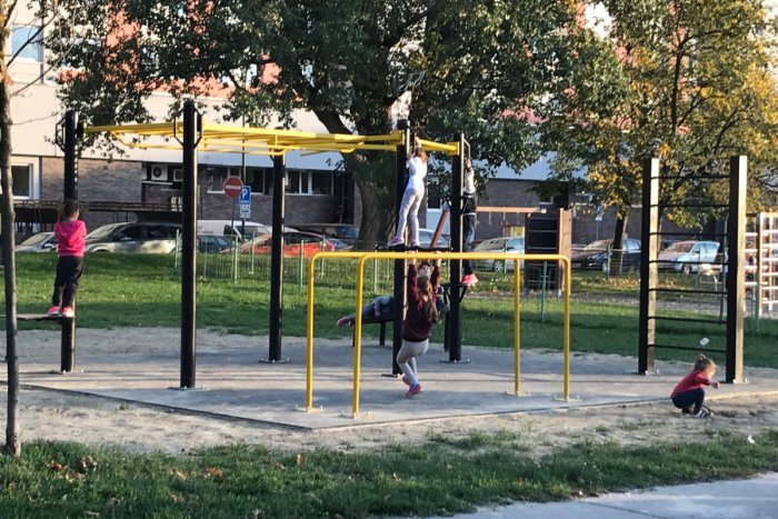 Ilustračný obrázok k článku Petržalčania dostanú workoutové, hokejbalové aj petangové ihrisko
