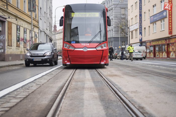Ilustračný obrázok k článku Kolaudačné rozhodnutie je podpísané: Električky by mali po Špitálskej premávať ešte pred Vianocami