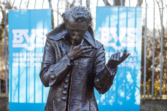 Ilustračný obrázok k článku Svetoznámy vynálezca J. W. Kempelen má v rodnej Bratislave konečne prvú sochu