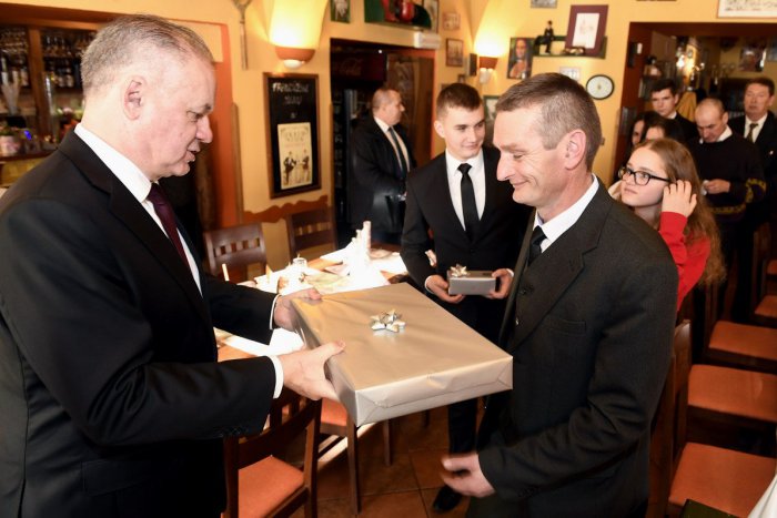 Ilustračný obrázok k článku Prezident Kiska navštívil v Spišskej Novej Vsi rodiny s neľahkým osudom