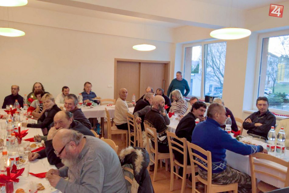 Ilustračný obrázok k článku Vianoce pre bezdomovcov: V Poprade rozdávali štedré menu aj darčeky