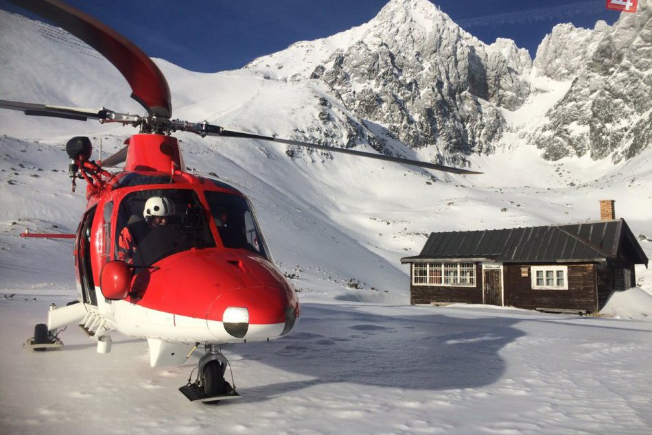 Ilustračný obrázok k článku Vážny úraz po 150-metrovom páde. Turistu odvážal z Huncovskej kotliny vrtuľník