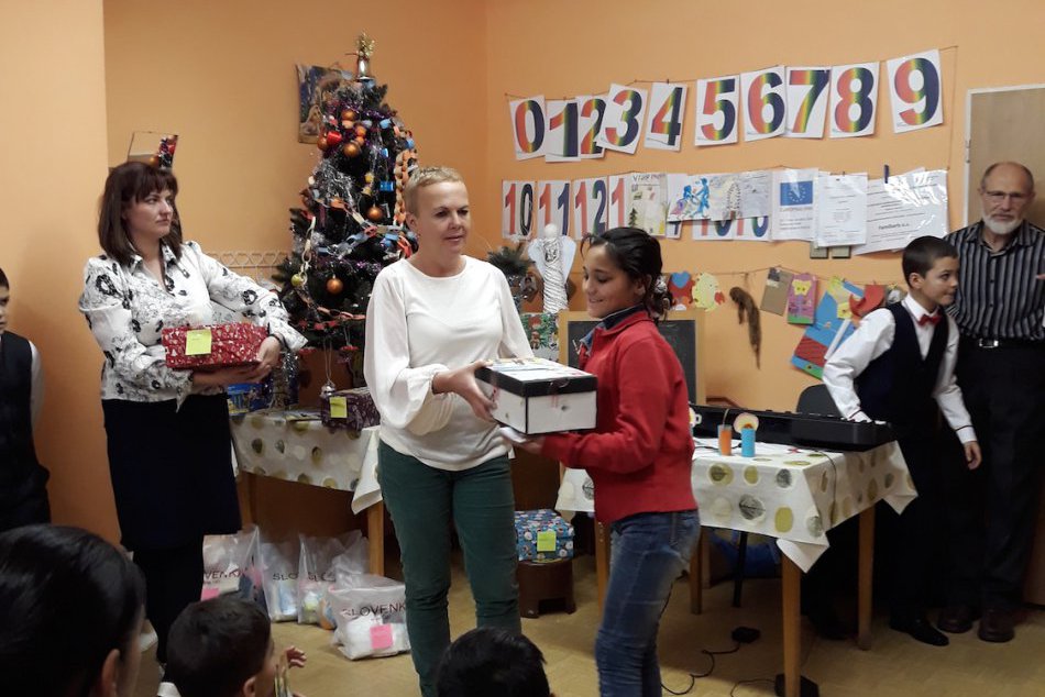 Ilustračný obrázok k článku Komunitné posedenie: Darčeky pre deti z rodín v nepriaznivej sociálnej situácii