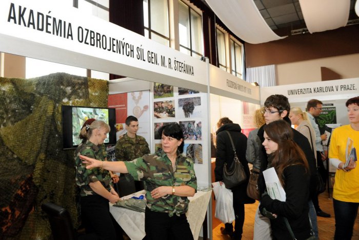 Ilustračný obrázok k článku Niečo pre maturantov: Ministerstvo obrany ponúka štúdium s mesačným platom