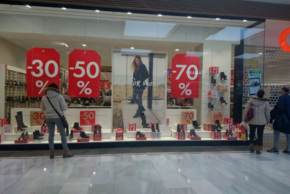 Ilustračný obrázok k článku Povianočné výpredaje odštartovali. Obchody lákajú na zľavy až do výšky 70%