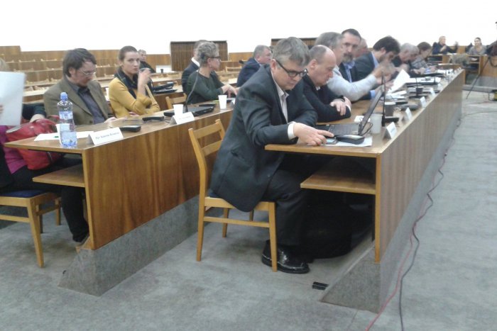 Ilustračný obrázok k článku Považskobystrickí poslanci začnú nový rok zhurta: O čom sa má rokovať?