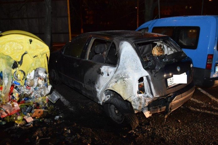 Ilustračný obrázok k článku V Karlovej Vsi zhoreli kontajnery. Oheň poškodil aj blízke auto