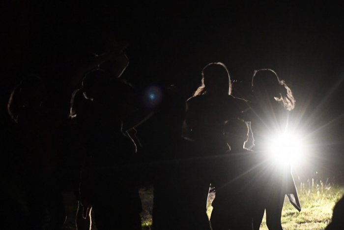 Ilustračný obrázok k článku SVET O SLOVENSKU: Tma je biznis! Čaká sa na ňu mesiace