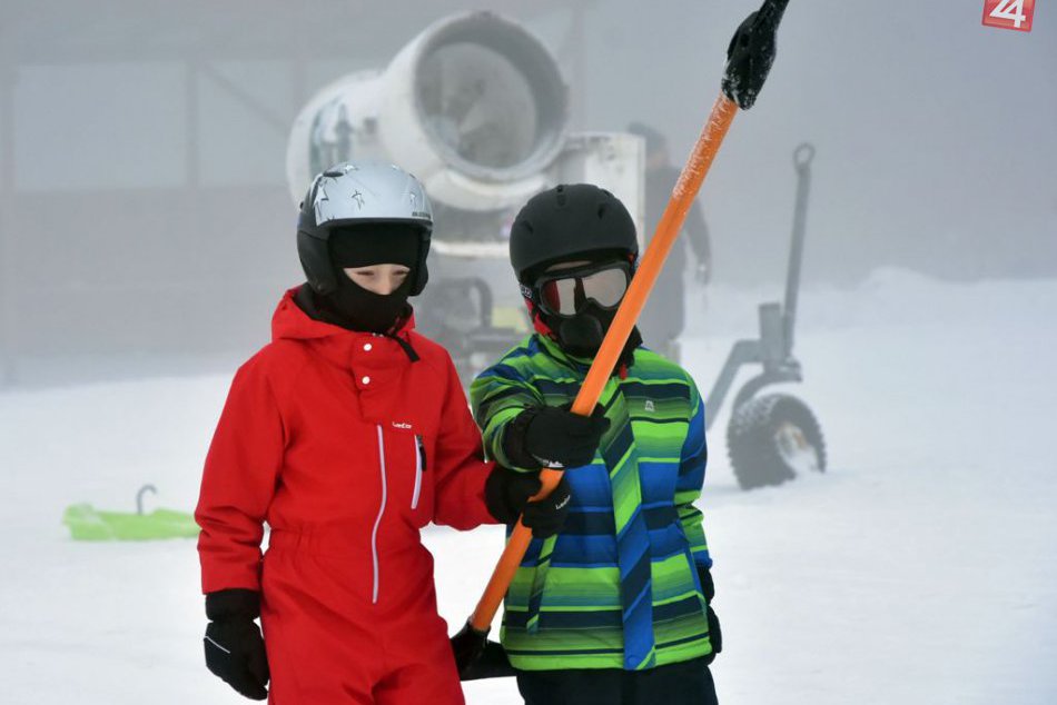 Ilustračný obrázok k článku Víkend sa blíži: Lyžiarske strediská hlásia veľmi dobré podmienky na zimné radovánky