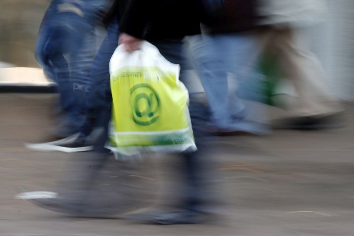 Ilustračný obrázok k článku Za plastové tašky si musíme zaplatiť: Obchodníkom hrozí pokuta do 50-tisíc eur