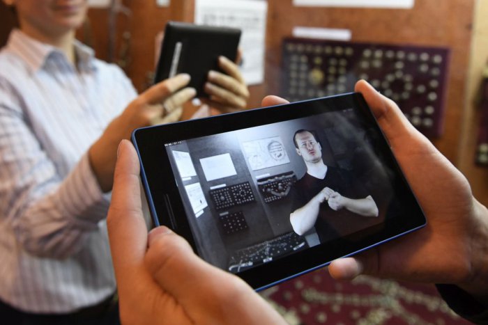 Ilustračný obrázok k článku Užitočná pomôcka: Vznikol prekladový slovník slovenského a posunkového jazyka