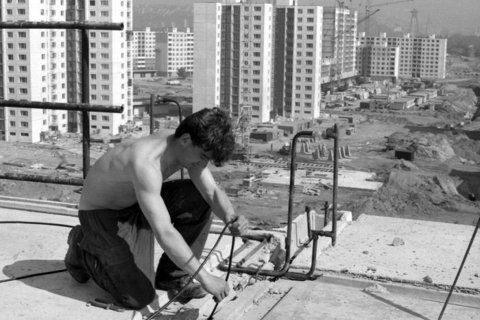 Ilustračný obrázok k článku SVET O SLOVENSKU: Práca a voľné byty k nám lákali Čechov