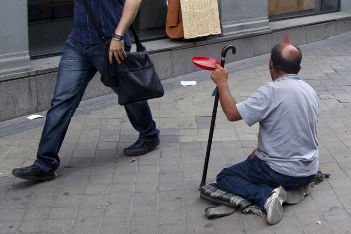 Ilustračný obrázok k článku Ohavné praktiky: Šesť osôb malo nútiť invalidov žobrať v zahraničí!