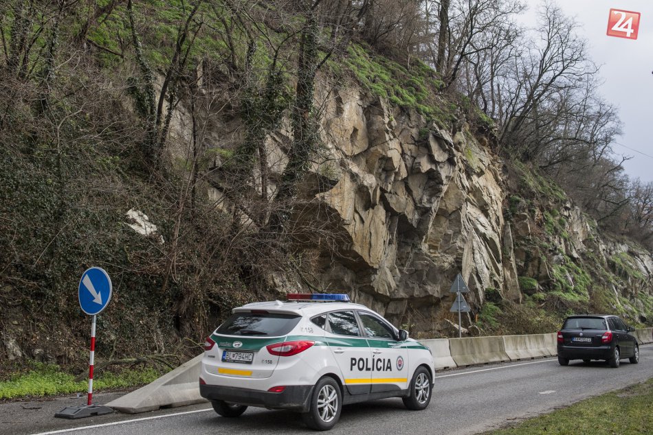 Ilustračný obrázok k článku Na Devínskej ceste došlo opäť k zosuvu skál a zeminy