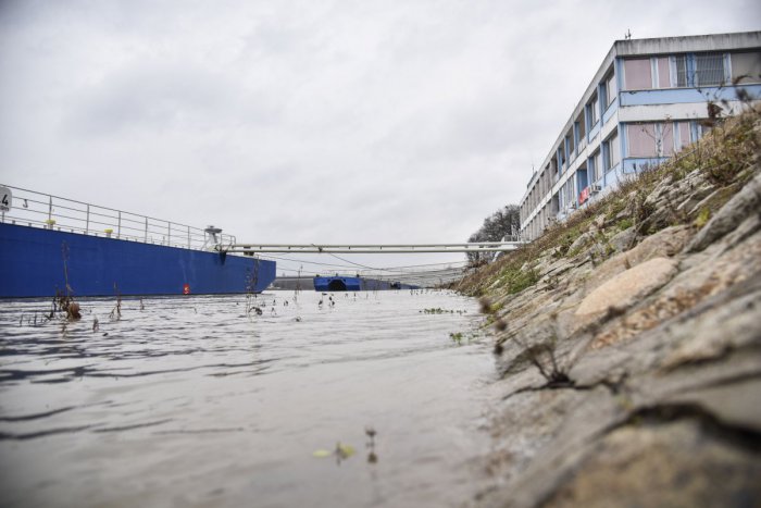 Ilustračný obrázok k článku Policajti pomohli zachrániť 16-ročnú Bratislavčanku. Tá sa chcela utopiť v Dunaji