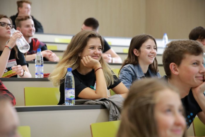 Ilustračný obrázok k článku PÄTICA gymnazistov z Nitry dostala štedrý GRANT