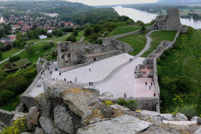 Ilustračný obrázok k článku Mestská časť Devín chce, aby jej z nútenej správy pomohlo mesto