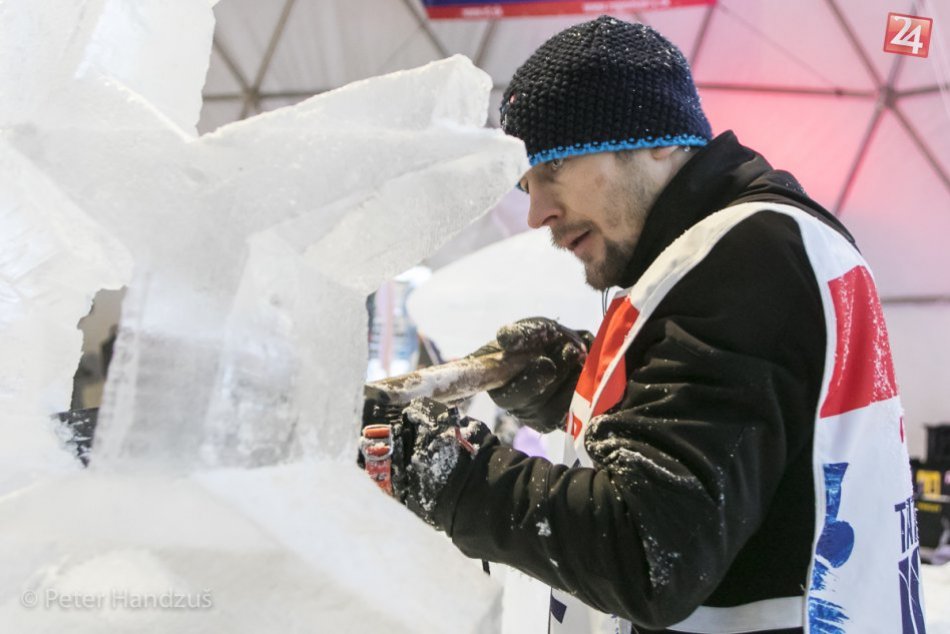 Ilustračný obrázok k článku Umelci na Hrebienku ukážu čo vedia: Ľadové sochy, parádny program i efektné osvetlenie