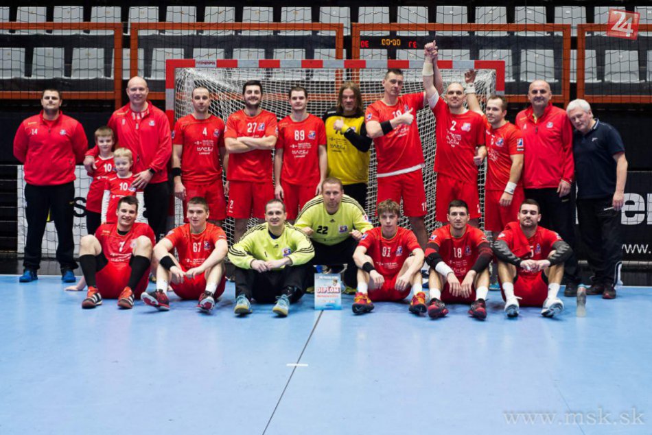 Ilustračný obrázok k článku Víťazná trofej zostala v Považskej: Poznáme novinky ohľadom kádra, FOTO